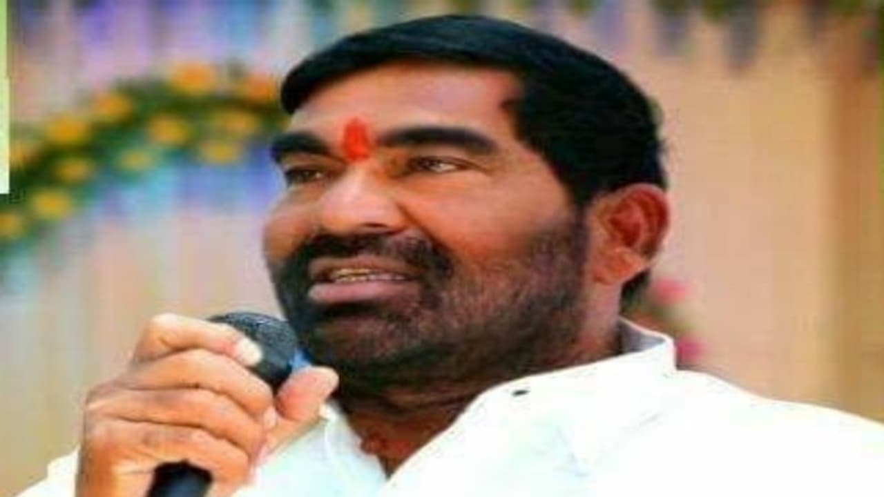 ములుగు జిల్లా కాంగ్రెస్ అధ్యక్షుడు కన్నుమూత.. అన్నను కోల్పోయామని ఎమ్మెల్యే సీతక్క భావోద్వేగం ములుగు జిల్లా కాంగ్రెస్ అధ్యక్షుడు కన్నుమూత.. అన్నను కోల్పోయామని ఎమ్మెల్యే సీతక్క భావోద్వేగం