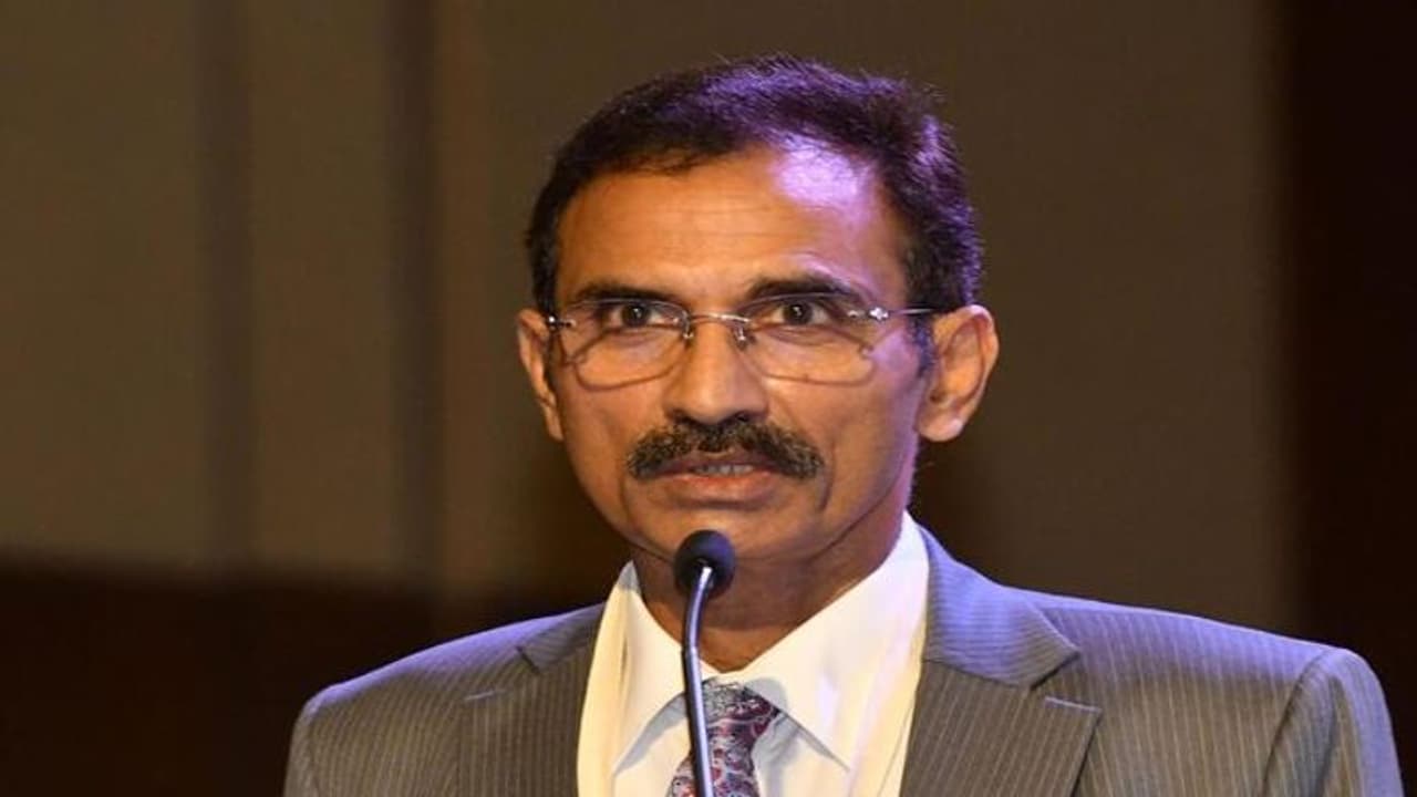 హెచ్సీఏ ప్రక్షాళనపై సుప్రీం ఏకసభ్య కమీషన్కు సారథ్యం.. ఎవరీ జస్టిస్ లావు నాగేశ్వరరావు, ఆయనే ఎందుకు ..? హెచ్సీఏ ప్రక్షాళనపై సుప్రీం ఏకసభ్య కమీషన్కు సారథ్యం.. ఎవరీ జస్టిస్ లావు నాగేశ్వరరావు, ఆయనే ఎందుకు ..?