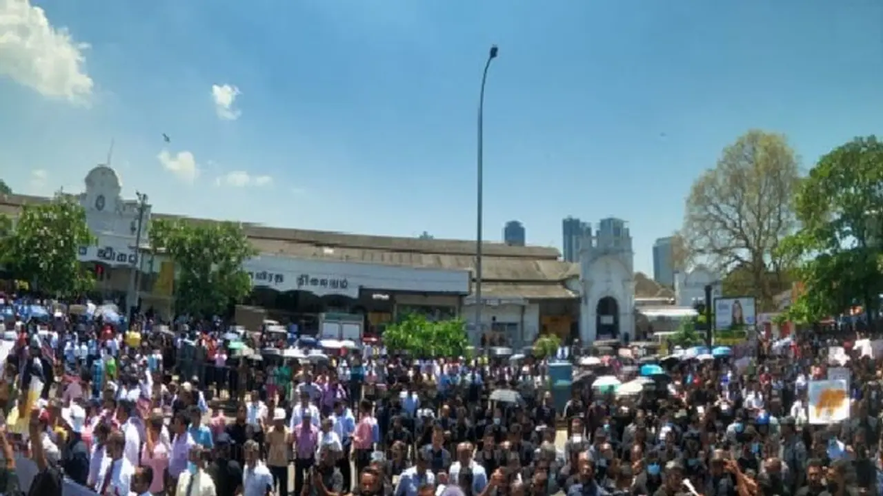 இலங்கையில் மீண்டும் வெடித்தது போராட்டம்... அரசுக்கு எதிராக திரண்ட மக்கள்