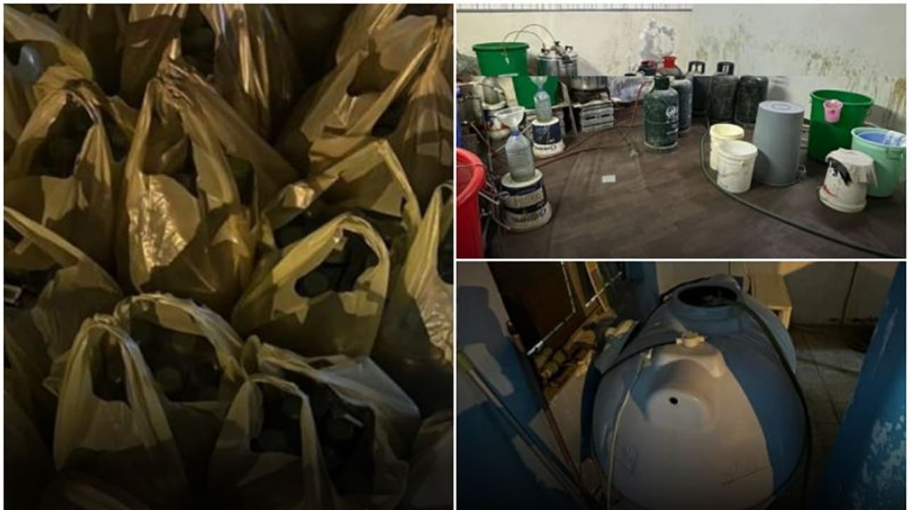 താമസസ്ഥലത്ത് വൻ തോതിൽ വ്യാജ വാറ്റ്, നാല് പ്രവാസികൾ പിടിയിൽ; വൻ മദ്യ ശേഖരവും ഉപകരണങ്ങളും പിടിച്ചെടുത്തു താമസസ്ഥലത്ത് വൻ തോതിൽ വ്യാജ വാറ്റ്, നാല് പ്രവാസികൾ പിടിയിൽ; വൻ മദ്യ ശേഖരവും ഉപകരണങ്ങളും പിടിച്ചെടുത്തു