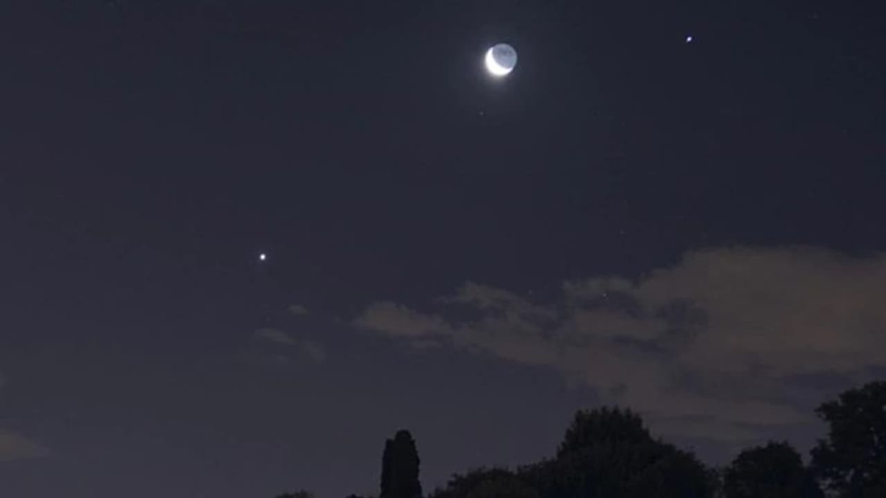 ಖಗೋಳದಲ್ಲಿ ಅಪರೂಪದ ವಿದ್ಯಮಾನ: ಒಂದೇ ರೇಖೆಯಲ್ಲಿ ಶುಕ್ರ, ಗುರು, ಚಂದ್ರ ದರ್ಶನ!