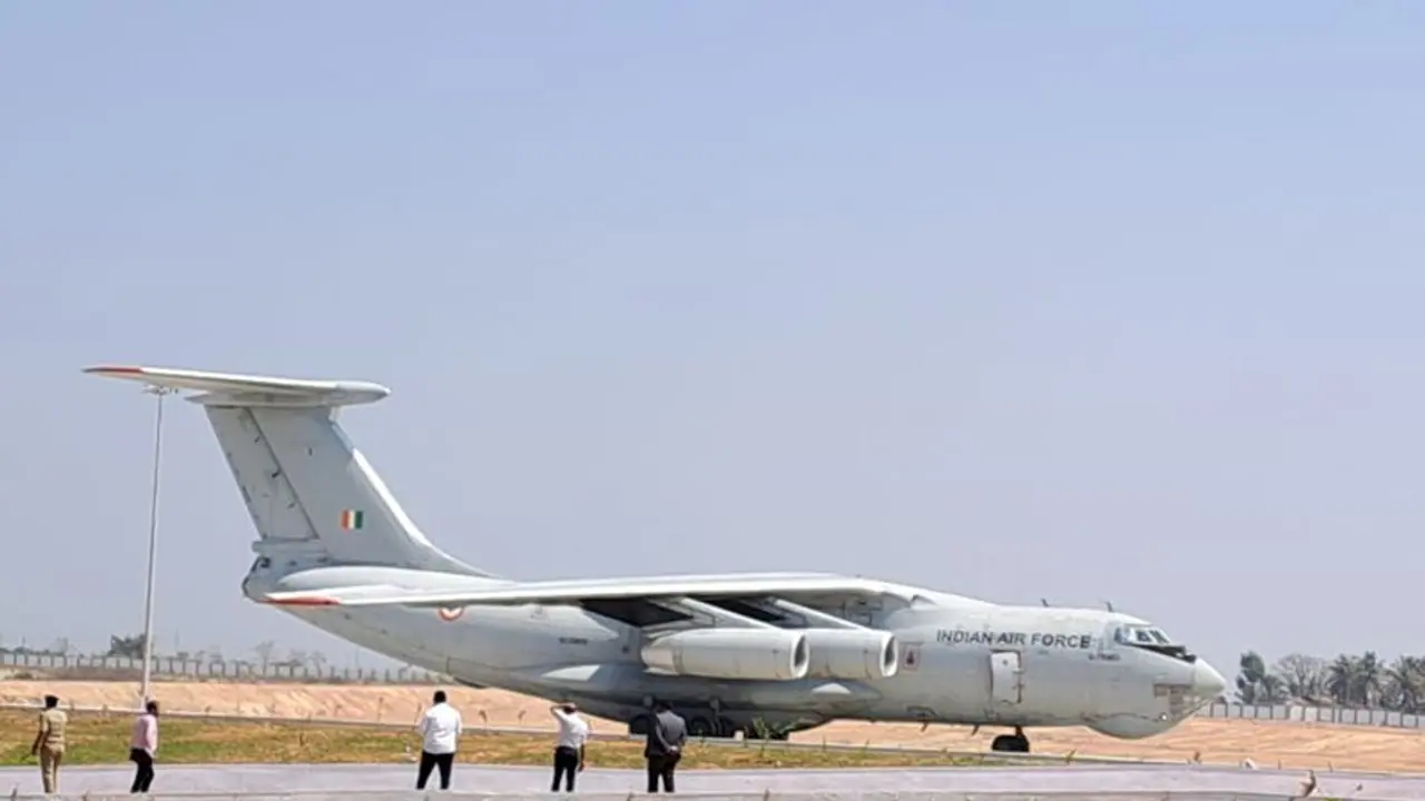 ದೆಹಲಿಯಿಂದ ಸೋಗಾನೆ ಏರ್ಪೋರ್ಟ್ಗೆ ಆಗಮಿಸಿದ ಪ್ರಧಾನಿ ವಿಶೇಷ ಭದ್ರತಾ ಪಡೆ! ದೆಹಲಿಯಿಂದ ಸೋಗಾನೆ ಏರ್ಪೋರ್ಟ್ಗೆ ಆಗಮಿಸಿದ ಪ್ರಧಾನಿ ವಿಶೇಷ ಭದ್ರತಾ ಪಡೆ!