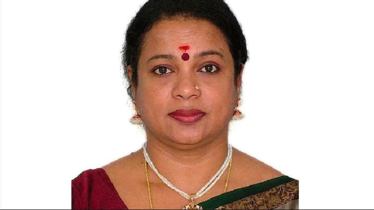 ಹೋದ್ಸಲ ಬಿಜೆಪಿಗೆ ವೋಟು ಹಾಕಿದ್ದ ಸಾಕು; ಈ ಸಲ ನಮಗ ವೋಟು ಹಾಕ್ರಿ ; ಮಾಜಿ ಸಚಿವೆ ಉಮಾಶ್ರೀ ಹೋದ್ಸಲ ಬಿಜೆಪಿಗೆ ವೋಟು ಹಾಕಿದ್ದ ಸಾಕು; ಈ ಸಲ ನಮಗ ವೋಟು ಹಾಕ್ರಿ ; ಮಾಜಿ ಸಚಿವೆ ಉಮಾಶ್ರೀ