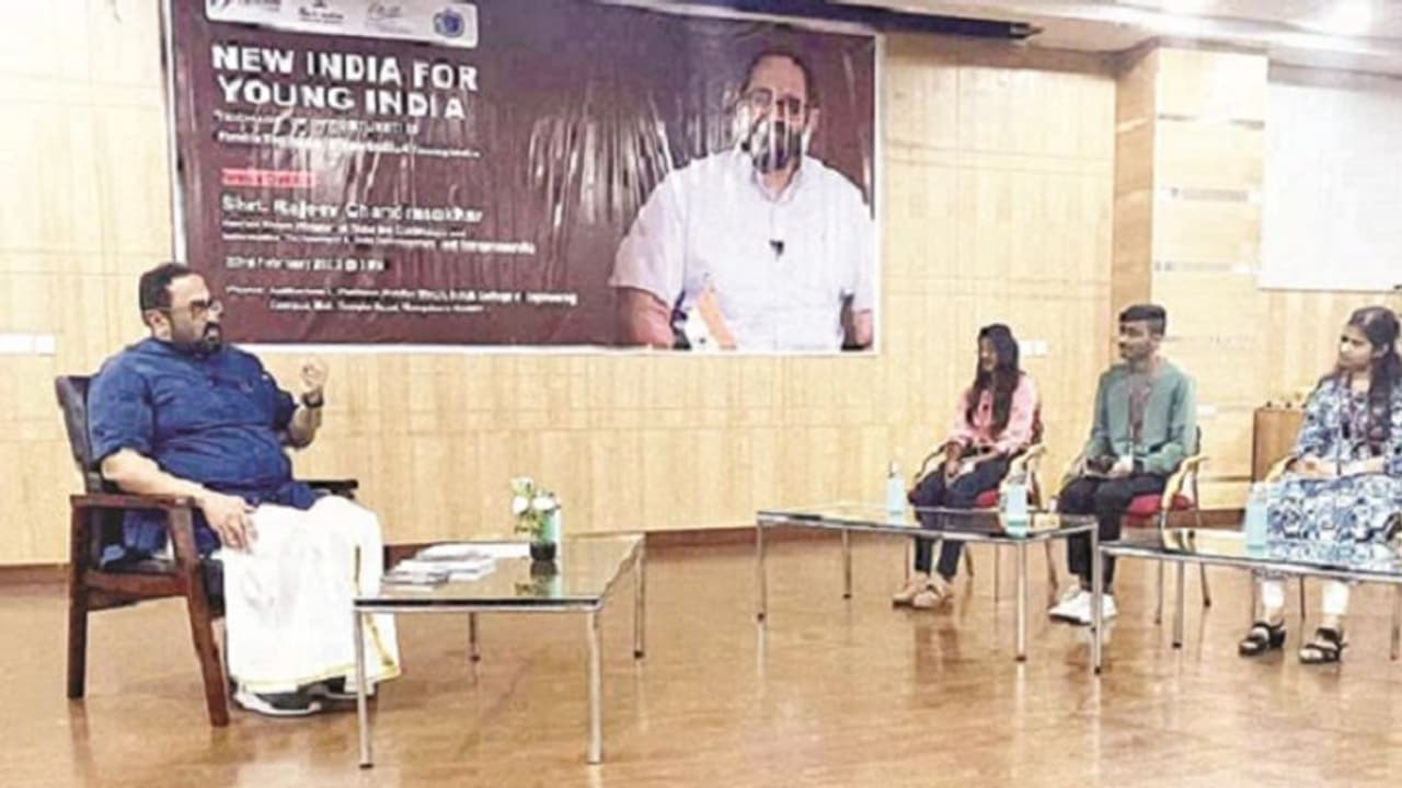 ಡಿಜಿಟಲ್ ಇಂಡಿಯಾ ವಿಶ್ವಕ್ಕೆ ಮಾದರಿ: ಸಚಿವ ರಾಜೀವ್ ಚಂದ್ರಶೇಖರ್ ಡಿಜಿಟಲ್ ಇಂಡಿಯಾ ವಿಶ್ವಕ್ಕೆ ಮಾದರಿ: ಸಚಿವ ರಾಜೀವ್ ಚಂದ್ರಶೇಖರ್