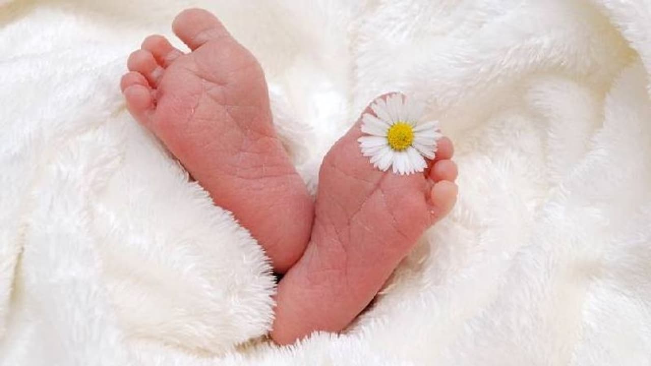 കുഞ്ഞ് ജനിച്ചാൽ അച്ഛനും അവധി, കൂടാതെ 'ബേബി ബോണസ്'; ജനനനിരക്ക് കൂട്ടാൻ സിംഗപ്പൂരിൽ സഹായവുമായി സർക്കാർ കുഞ്ഞ് ജനിച്ചാൽ അച്ഛനും അവധി, കൂടാതെ 'ബേബി ബോണസ്'; ജനനനിരക്ക് കൂട്ടാൻ സിംഗപ്പൂരിൽ സഹായവുമായി സർക്കാർ