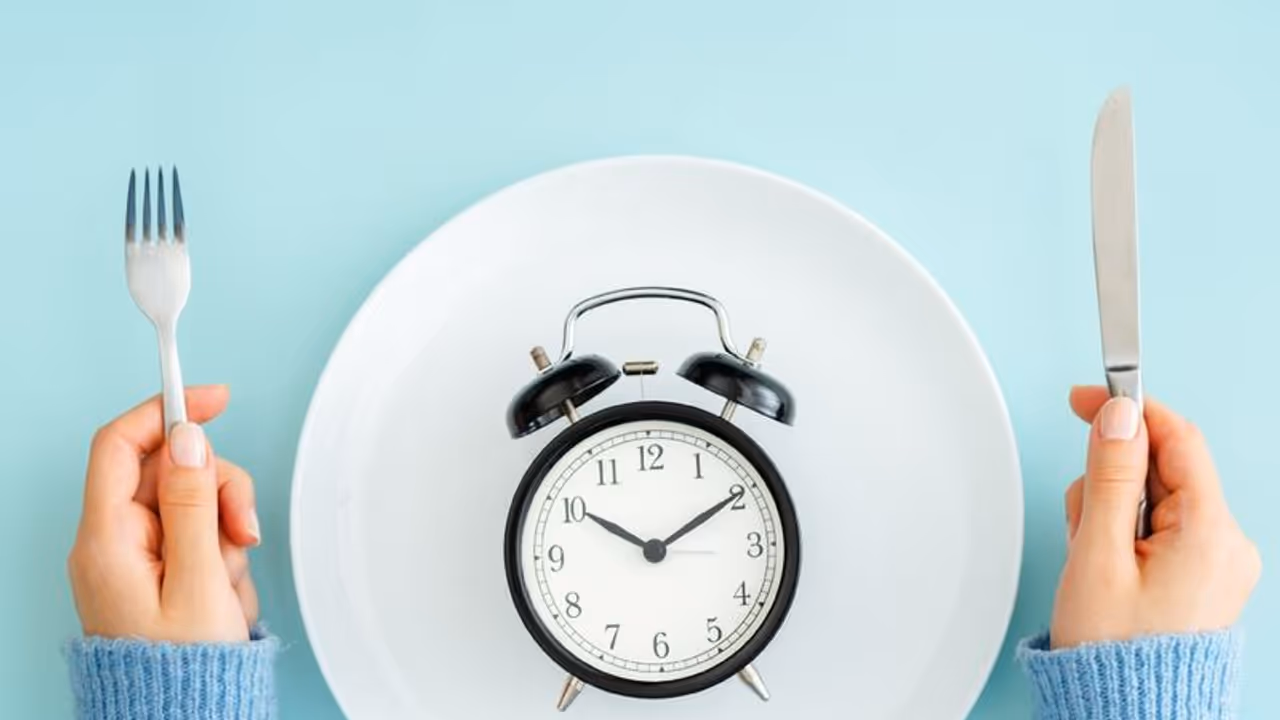 കൃത്യസമയത്ത് ഭക്ഷണം കഴിച്ചില്ലെങ്കിൽ ഉണ്ടാകാവുന്ന ആരോഗ്യപ്രശ്നങ്ങൾ കൃത്യസമയത്ത് ഭക്ഷണം കഴിച്ചില്ലെങ്കിൽ ഉണ്ടാകാവുന്ന ആരോഗ്യപ്രശ്നങ്ങൾ
