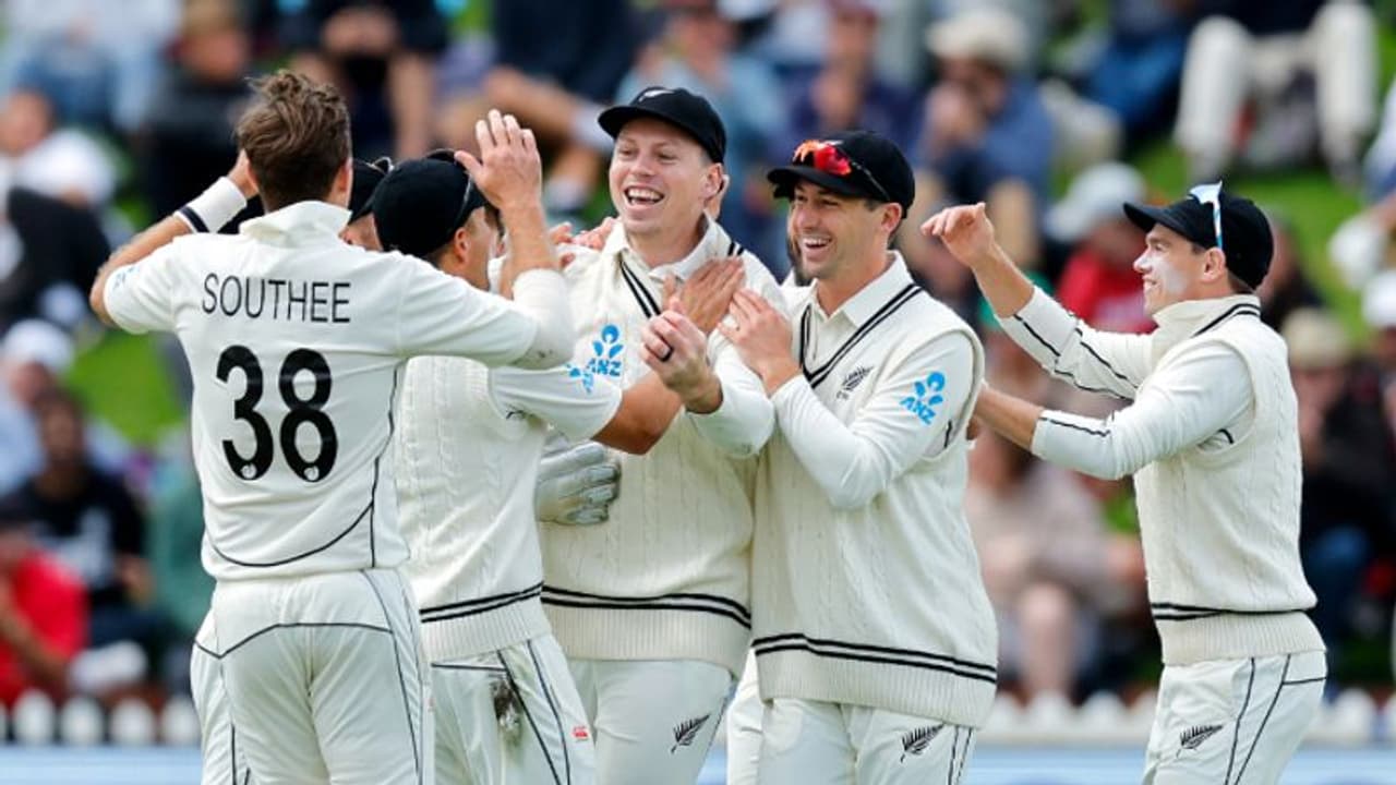 ബ്രേവ് ബ്രേസ്വെല്; സൗത്തിക്ക് റെക്കോര്ഡ് സമ്മാനിച്ച് പറക്കും ക്യാച്ച് വീഡിയോ ബ്രേവ് ബ്രേസ്വെല്; സൗത്തിക്ക് റെക്കോര്ഡ് സമ്മാനിച്ച് പറക്കും ക്യാച്ച് വീഡിയോ