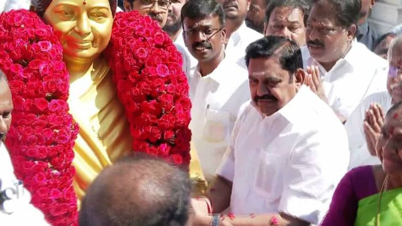 ജയലളിതയുടെ പിറന്നാളാഘോഷം ശക്തിപ്രകടനമാക്കി എടപ്പാടി വിഭാഗം, സുപ്രീം കോടതി വിധി തിരിച്ചടിയല്ലെന്ന് ഒപിഎസ് ജയലളിതയുടെ പിറന്നാളാഘോഷം ശക്തിപ്രകടനമാക്കി എടപ്പാടി വിഭാഗം, സുപ്രീം കോടതി വിധി തിരിച്ചടിയല്ലെന്ന് ഒപിഎസ്