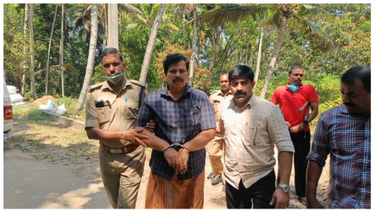 സ്വർണ്ണം പൂശിയ 19 ഗ്രാം ഇരുമ്പ് വള പണയം വെച്ച് 80000 രൂപ തട്ടിയെടുത്തു; പ്രതി പിടിയിൽ; സമാനമായ 23 കേസുകള് സ്വർണ്ണം പൂശിയ 19 ഗ്രാം ഇരുമ്പ് വള പണയം വെച്ച് 80000 രൂപ തട്ടിയെടുത്തു; പ്രതി പിടിയിൽ; സമാനമായ 23 കേസുകള്