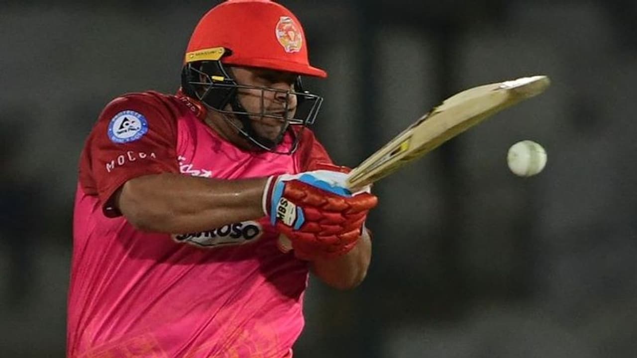 PSL 2023: அசாம் கான் காட்டடி அடித்து கடைசி ஓவரில் சதம் மிஸ்ஸிங்! 20 ஓவரில் 220 ரன்களை குவித்த இஸ்லாமாபாத் அணி