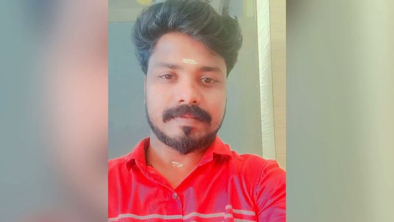 ഒറ്റപ്പാലത്ത് ഡിവൈഎഫ്ഐ പ്രാദേശിക നേതാവിനെ വെട്ടിക്കൊലപ്പെടുത്തി