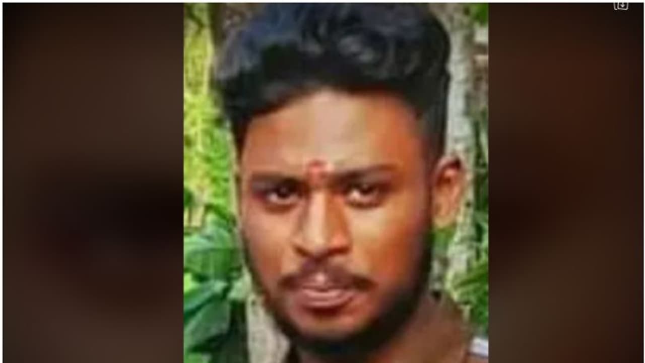 അമ്പലപ്പുഴയിൽ നാടൻപാട്ടിനിടെ സംഘർഷം, യുവാവിനെ കുത്തിക്കൊന്നു അമ്പലപ്പുഴയിൽ നാടൻപാട്ടിനിടെ സംഘർഷം, യുവാവിനെ കുത്തിക്കൊന്നു