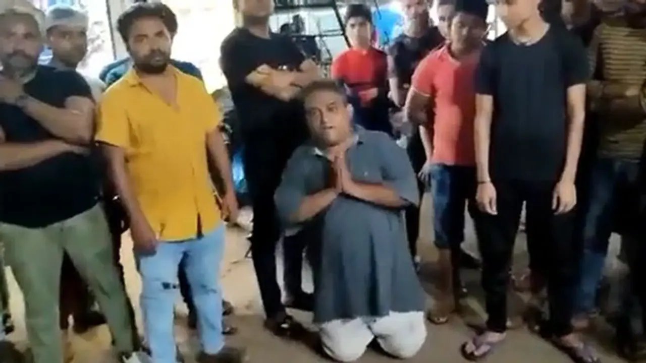 ಪಾಕಿಸ್ತಾನ ಬೆಂಬಲ ನೀಡಿ ಶಾಪ್‌ಕೀಪರ್ ವಿವಾದ, ಮಂಡಿಯೂರಿಸಿ ಭಾರತ್ ಮಾತಾ ಕಿ ಜೈಕಾರ ಕೂಗಿಸಿದ ಉದ್ರಿಕ್ತರ ಗುಂಪು!