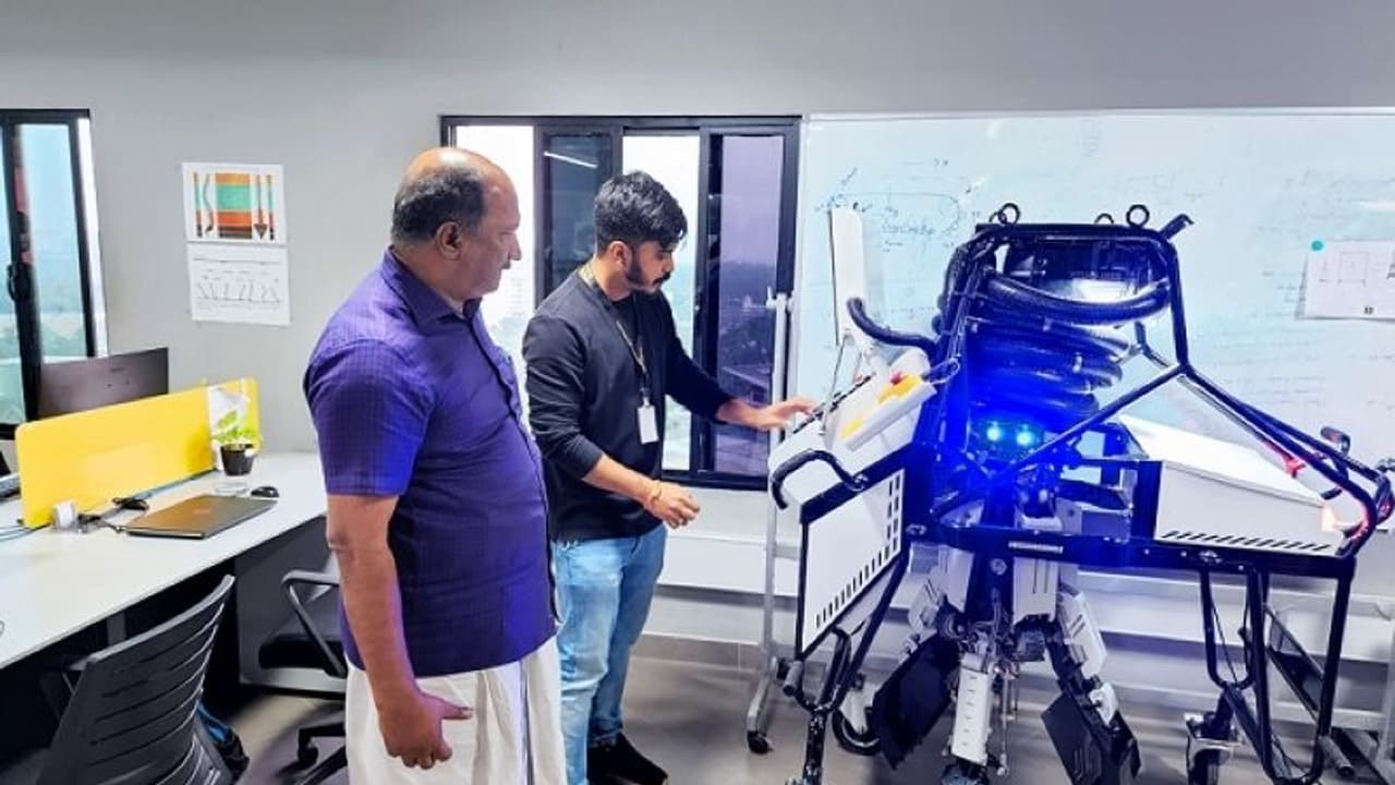 మ్యాన్హోల్ క్లీనింగ్ ను పూర్తిగా రోబోటైజ్ చేసిన మొదటి రాష్ట్రంగా కేరళ.. వివరాలు ఇవిగో మ్యాన్హోల్ క్లీనింగ్ ను పూర్తిగా రోబోటైజ్ చేసిన మొదటి రాష్ట్రంగా కేరళ.. వివరాలు ఇవిగో