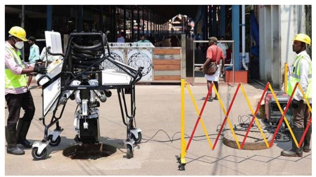 മാൻഹോളിൽ ഇനി മനുഷ്യൻ ഇറങ്ങേണ്ട, റോബോർട്ട് സംവിധാനം റെഡി, രാജ്യത്തെ ആദ്യ സംസ്ഥാനമായി കേരളം മാൻഹോളിൽ ഇനി മനുഷ്യൻ ഇറങ്ങേണ്ട, റോബോർട്ട് സംവിധാനം റെഡി, രാജ്യത്തെ ആദ്യ സംസ്ഥാനമായി കേരളം