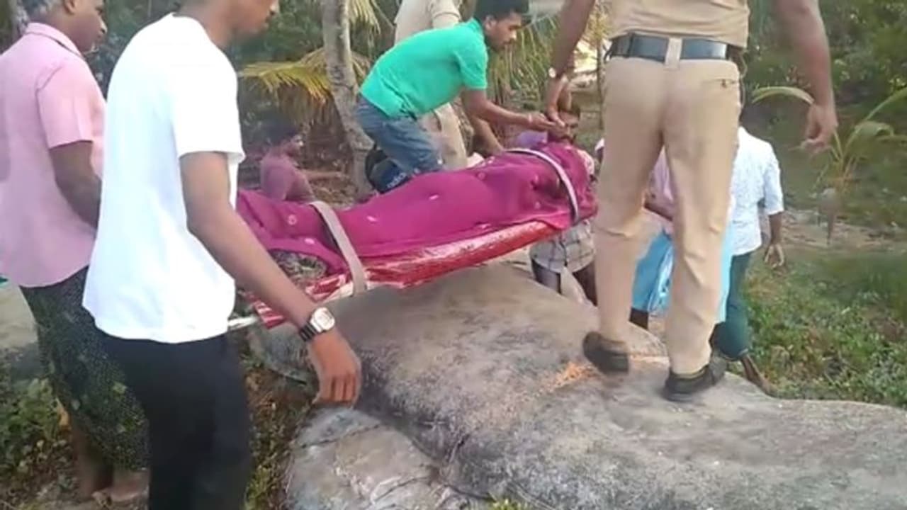 കാണാതായ യുവതിക്കായി പൊലീസിന്റെ തിരച്ചിൽ; മൃതദേഹം കടൽഭിത്തിയിൽ വന്നടിഞ്ഞു കാണാതായ യുവതിക്കായി പൊലീസിന്റെ തിരച്ചിൽ; മൃതദേഹം കടൽഭിത്തിയിൽ വന്നടിഞ്ഞു