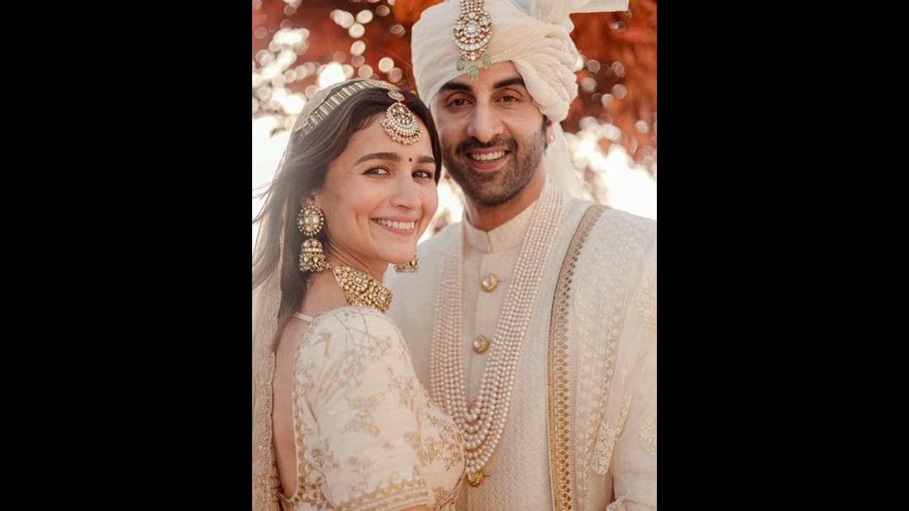 ರೀಲ್​ ಲೈಫ್​ನಲ್ಲಿ ಲವ್ವಾಗಿ ರಿಯಲ್​ ಲೈಫಲ್ಲಿ ಮದ್ವೆಯಾದ ಸೂಪರ್​ ಜೋಡಿಗಳಿವು!