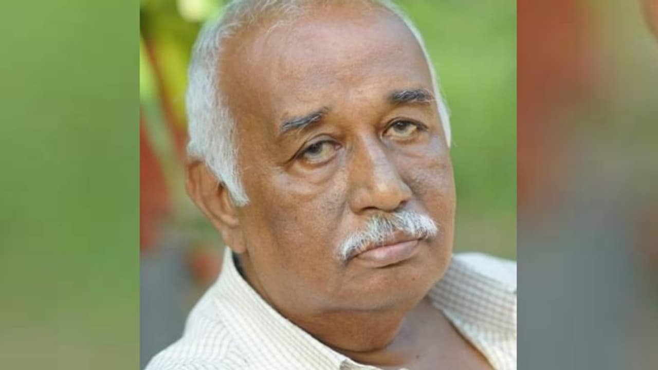 സംസ്ഥാന പാതയിൽ കാർ നിയന്ത്രണം വിട്ടു, പോസ്റ്റിലിടിച്ച് പാലത്തിന്‍റെ കൈവരിയിൽ ഇടിച്ചുകയറി; ട്രാവൽസ് ഉടമ മരിച്ചു