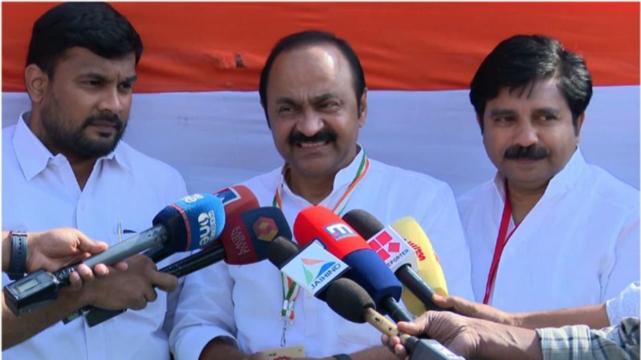 'പാർട്ടിയെക്കാൾ വലിയ ഗ്രൂപ്പ് അനുവദിക്കില്ല,തീരുമാനങ്ങൾ എടുക്കുന്നത് എല്ലാവരോടും കൂടിയാലോചിച്ച് തന്നെയാണ്'