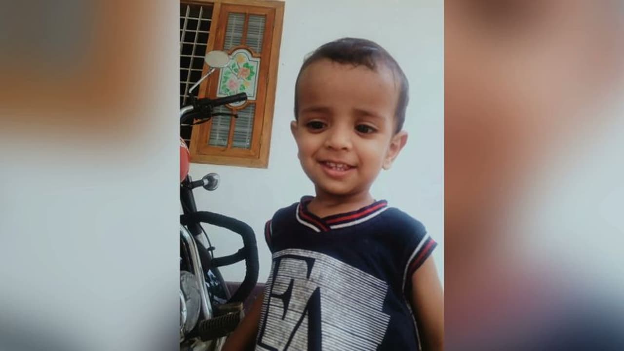 അംഗനവാടിയിൽ വച്ച് ഭക്ഷണം തൊണ്ടയിൽ കുരുങ്ങി, പാലക്കാട്ട് മൂന്നരവയസുകാരൻ മരിച്ചു അംഗനവാടിയിൽ വച്ച് ഭക്ഷണം തൊണ്ടയിൽ കുരുങ്ങി, പാലക്കാട്ട് മൂന്നരവയസുകാരൻ മരിച്ചു