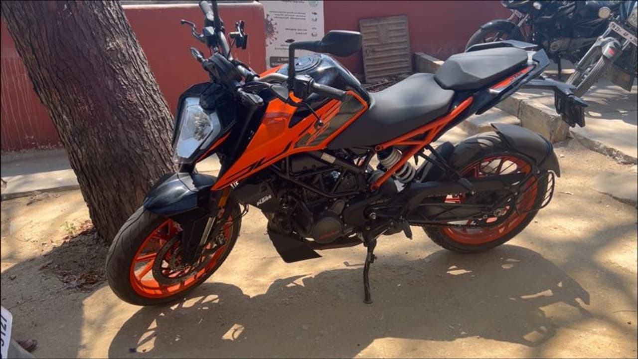 இருசக்கர வாகனம் மோதியதில் தூக்கி வீசப்பட்டு சம்பவ இடத்திலேயே உயிரிழந்த மூதாட்டி இருசக்கர வாகனம் மோதியதில் தூக்கி வீசப்பட்டு சம்பவ இடத்திலேயே உயிரிழந்த மூதாட்டி