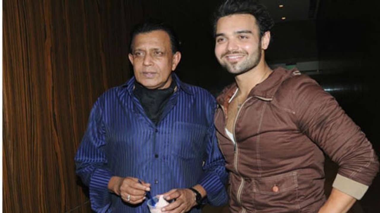 హీరోగా మిథున్ చక్రవర్తి కుమారుడు టాలీవుడ్ ఎంట్రీ.. ఇంట్రెస్టింగ్ డిటెయిల్స్ హీరోగా మిథున్ చక్రవర్తి కుమారుడు టాలీవుడ్ ఎంట్రీ.. ఇంట్రెస్టింగ్ డిటెయిల్స్