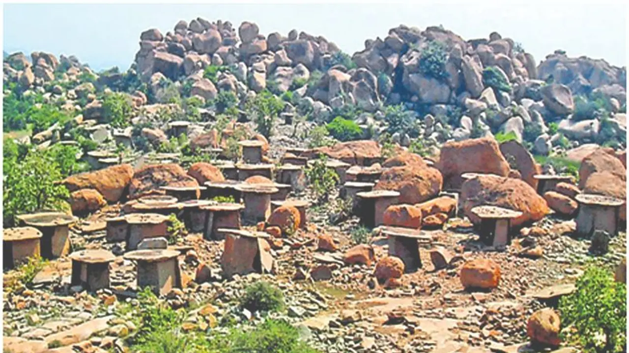 ಹಿರೇಬೆಣಕಲ್ಗೆ ಕರ್ನಾಟಕದ ಅದ್ಭುತ ಸ್ಥಾನ: ಗಂಗಾವತಿಯಲ್ಲಿ ಸಂಭ್ರಮಾಚರಣೆ ಹಿರೇಬೆಣಕಲ್ಗೆ ಕರ್ನಾಟಕದ ಅದ್ಭುತ ಸ್ಥಾನ: ಗಂಗಾವತಿಯಲ್ಲಿ ಸಂಭ್ರಮಾಚರಣೆ