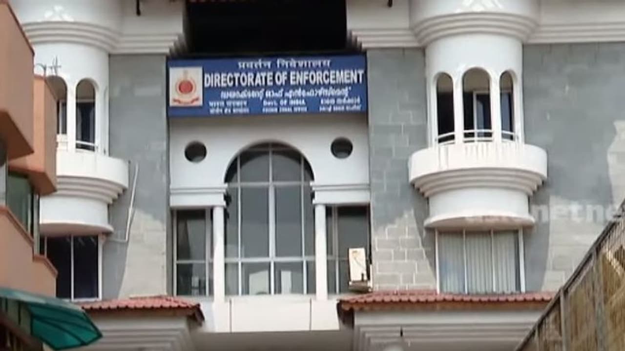 ഹവാല ഇടപാട് കേസിൽ ജോയ് ആലുക്കാസിൻ്റെ 305 കോടിയുടെ സ്വത്ത് കണ്ടുകെട്ടി ഇഡി ഹവാല ഇടപാട് കേസിൽ ജോയ് ആലുക്കാസിൻ്റെ 305 കോടിയുടെ സ്വത്ത് കണ്ടുകെട്ടി ഇഡി