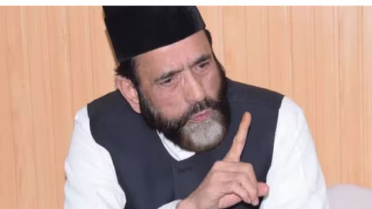 'వీహెచ్‌పి, భజరంగ్ దళ్ లను ఉగ్రస్థంసలు గుర్తించి, వాటిని నిషేధించాలి' : ఐఎంసి చీఫ్ మౌలానా ఖాన్