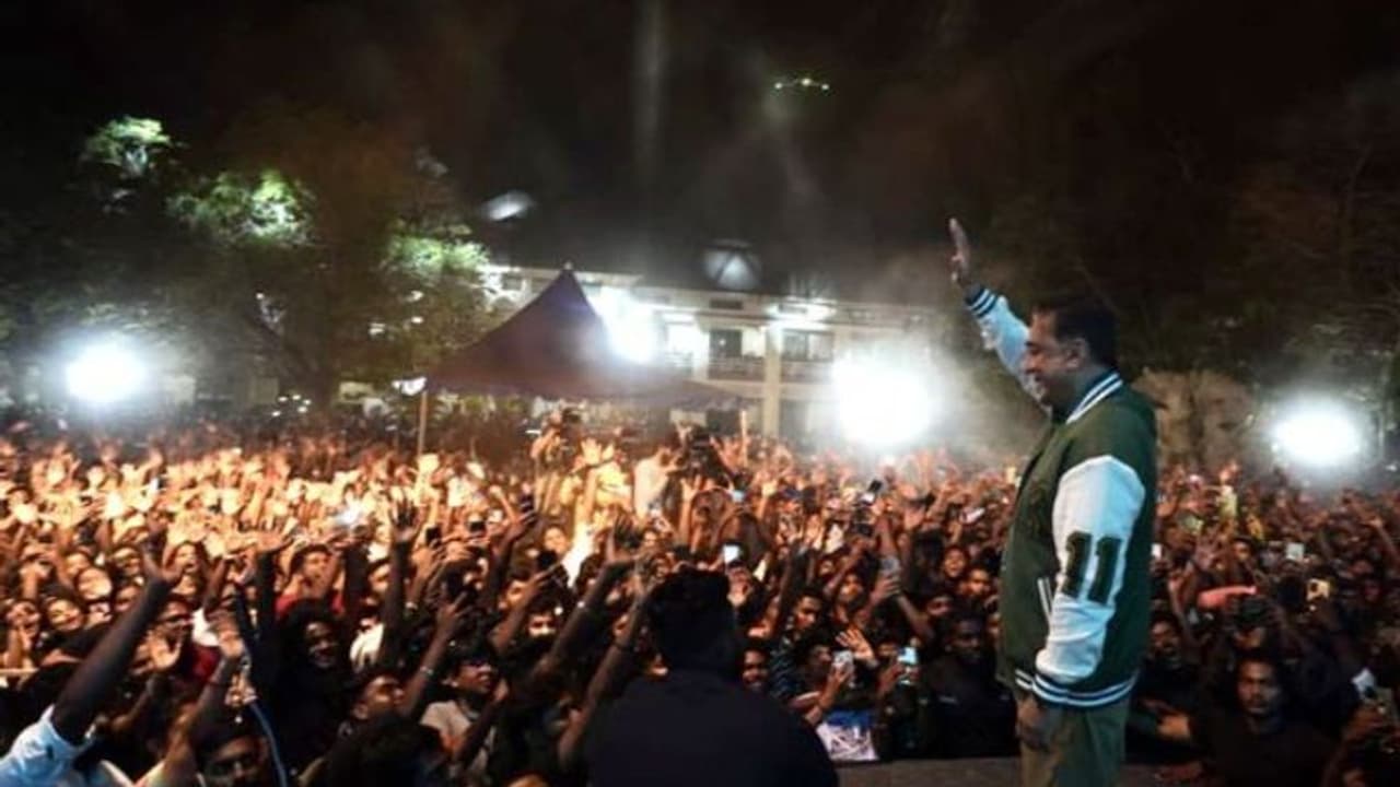 இந்திய மக்களின் சராசரி வயது வெறும் 29.. ஆனால்.? எல்லாம் மாறனும்.! மாணவர்களுக்கு அட்வைஸ் கொடுத்த கமல் ஹாசன் இந்திய மக்களின் சராசரி வயது வெறும் 29.. ஆனால்.? எல்லாம் மாறனும்.! மாணவர்களுக்கு அட்வைஸ் கொடுத்த கமல் ஹாசன்