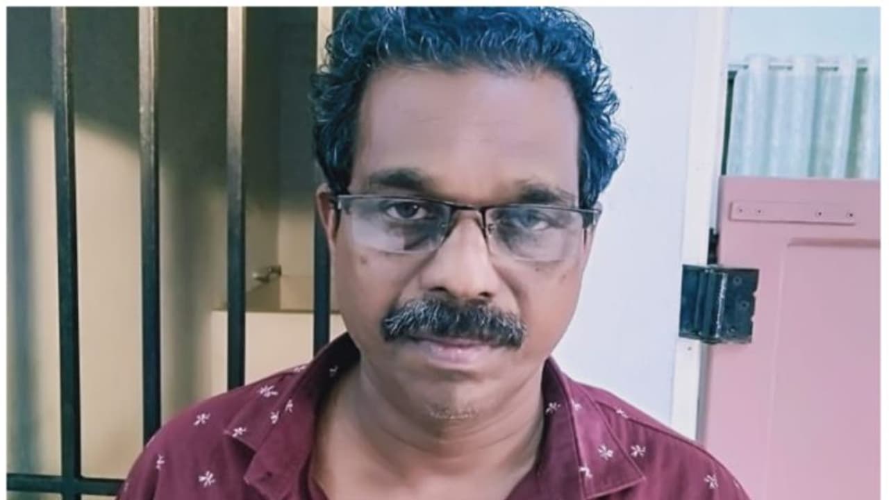 റോഡ് പണിയുമായി ബന്ധപ്പെട്ട് പരാതി പറഞ്ഞതിന് കൊല്ലാൻ ശ്രമിച്ചു; പഞ്ചായത്ത് പ്രസിഡൻ്റിൻ്റെ ഭർത്താവ് പിടിയിൽ റോഡ് പണിയുമായി ബന്ധപ്പെട്ട് പരാതി പറഞ്ഞതിന് കൊല്ലാൻ ശ്രമിച്ചു; പഞ്ചായത്ത് പ്രസിഡൻ്റിൻ്റെ ഭർത്താവ് പിടിയിൽ