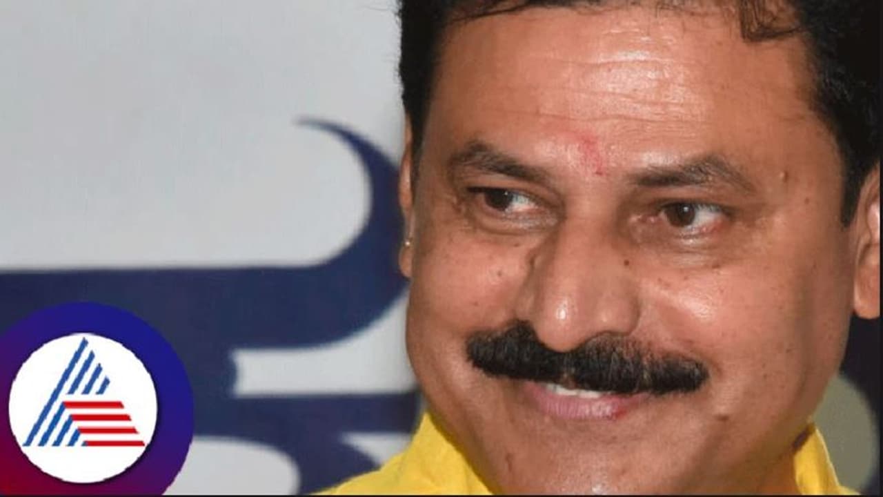 Shivamogga: ವಿಮಾನ ನಿಲ್ದಾಣ ಉದ್ಘಾಟನೆಗೆ ವಿದ್ಯಾರ್ಥಿಗಳು; ಬೇಳೂರು ಗೋಪಾಲಕೃಷ್ಣ ವ್ಯಂಗ್ಯ