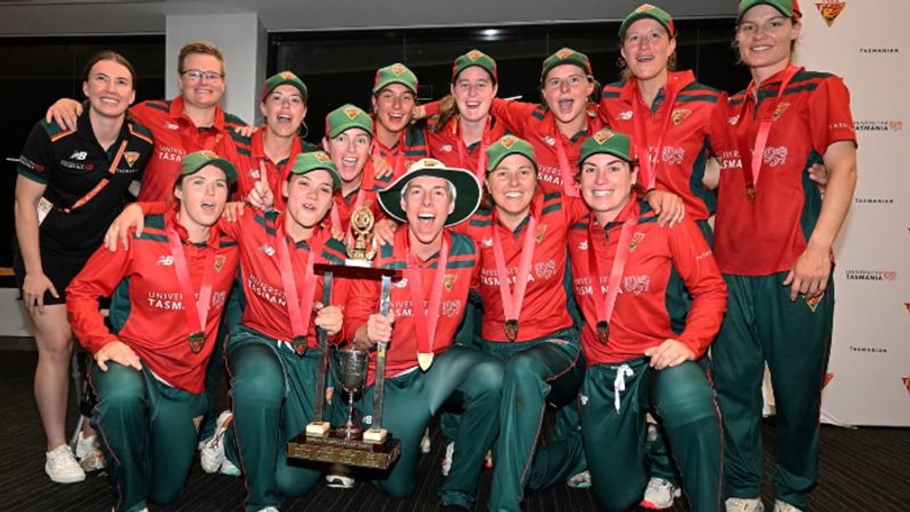 6 బంతుల్లో 4 పరుగుల టార్గెట్! చేతిలో 5 వికెట్లు.. అయినా ఓటమి! ఇదెక్కడి ట్విస్టు బాబోయ్... 6 బంతుల్లో 4 పరుగుల టార్గెట్! చేతిలో 5 వికెట్లు.. అయినా ఓటమి! ఇదెక్కడి ట్విస్టు బాబోయ్...