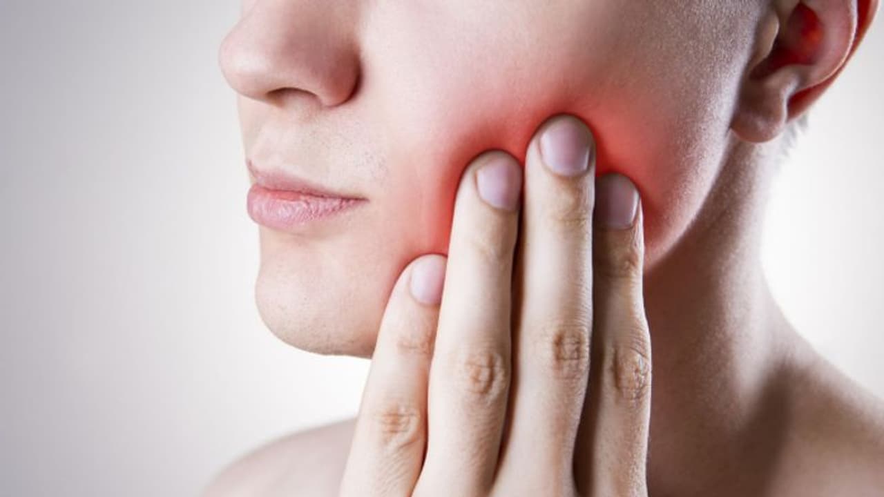 വായിലെ എരിച്ചിലും വ്രണങ്ങളും; ഈ ലക്ഷണങ്ങളെ അവഗണിക്കരുതേ... വായിലെ എരിച്ചിലും വ്രണങ്ങളും; ഈ ലക്ഷണങ്ങളെ അവഗണിക്കരുതേ...