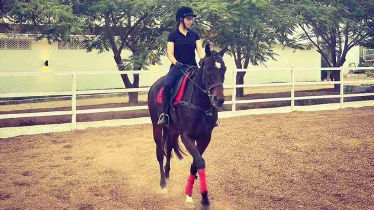 గుర్రమెక్కిన సమంత.. సోషల్ మీడియాలో ఏమని పోస్ట్ పెట్టిందంటే..? 