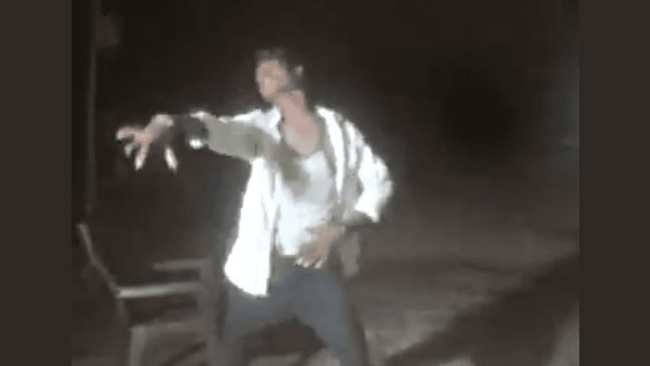 డ్యాన్స్ చేస్తూ గుండెపోటుతో కుప్పకూలిన యువకుడు.. కలచివేస్తున్న వీడియో దృశ్యాలు డ్యాన్స్ చేస్తూ గుండెపోటుతో కుప్పకూలిన యువకుడు.. కలచివేస్తున్న వీడియో దృశ్యాలు