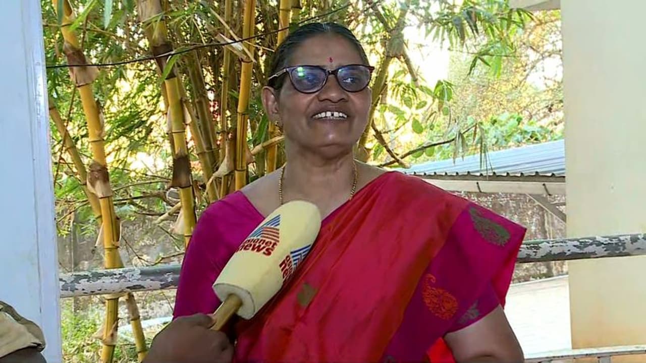 'എസ്എഫ്ഐ അക്രമത്തെ തുടർന്ന് ആരോഗ്യ പ്രശ്നങ്ങളുണ്ടായി, എസ്എഫ്ഐയുടെ ഇംഗിതത്തിന് വഴങ്ങില്ല', ഡോ. രമ അവധിയിൽ