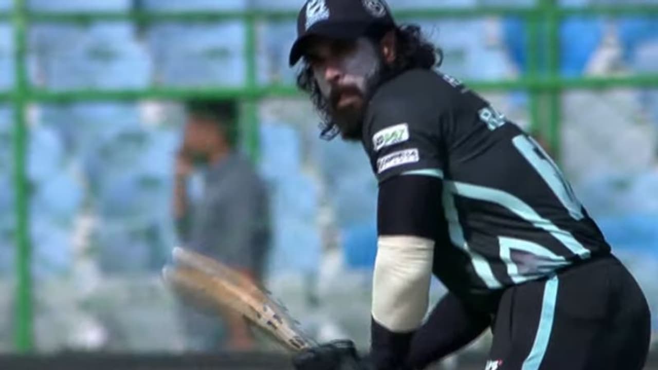 പൊരുതി നേടിയ അര്ദ്ധ സെഞ്ച്വറിയുമായി രാജീവ് പിള്ള, മലയാളി താരങ്ങളുടെ സ്കോര് ബോര്ഡ് ഇങ്ങനെ പൊരുതി നേടിയ അര്ദ്ധ സെഞ്ച്വറിയുമായി രാജീവ് പിള്ള, മലയാളി താരങ്ങളുടെ സ്കോര് ബോര്ഡ് ഇങ്ങനെ