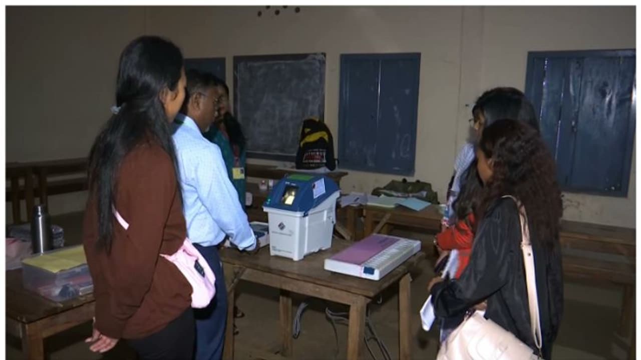 മേഘാലയയും നാഗാലാൻഡും പോളിംഗ് ബൂത്തിൽ, കനത്ത സുരക്ഷ മേഘാലയയും നാഗാലാൻഡും പോളിംഗ് ബൂത്തിൽ, കനത്ത സുരക്ഷ