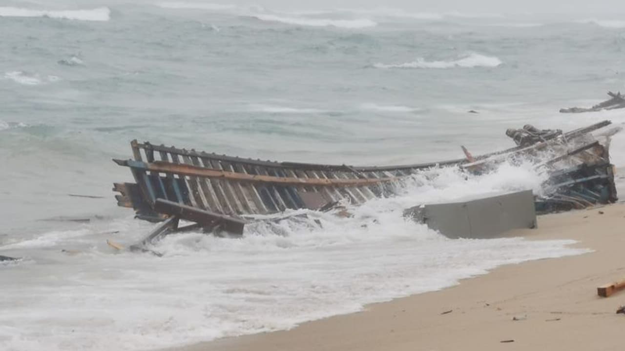 Italy shipwreck: இத்தாலி கடற்பகுதியில் படகு கவிழ்ந்து குறைந்து 59 அகதிகள் பலி Italy shipwreck: இத்தாலி கடற்பகுதியில் படகு கவிழ்ந்து குறைந்து 59 அகதிகள் பலி