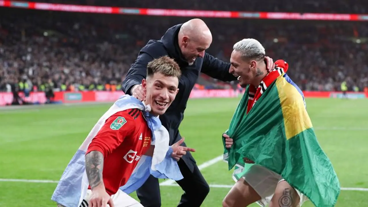 'Erik's got moves': Video of Man United boss dancing after League Cup title win goes viral, fans are loving it 'Erik's got moves': Video of Man United boss dancing after League Cup title win goes viral, fans are loving it