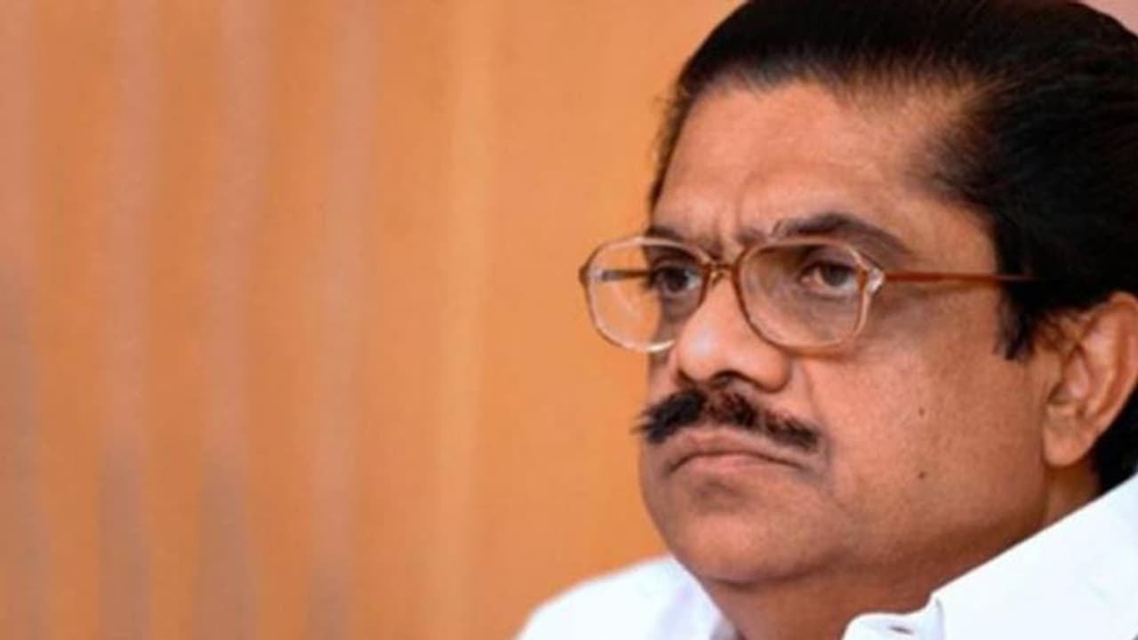 കോൺഗ്രസ് അംഗങ്ങൾ മദ്യപിക്കാൻ പാടില്ലെന്ന ഉപാധി ഒഴിവാക്കിയതിനെതിരെ സുധീരൻ, ഖർഗെയ്ക്ക് കത്തയച്ചു