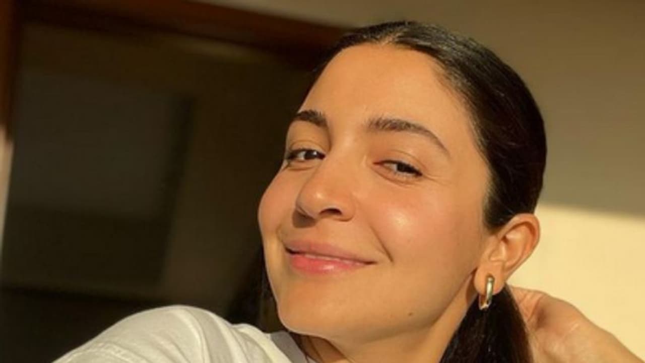 സെല്ഫി പങ്കുവെച്ച് അനുഷ്ക ശര്മ, 'ഛക്ദ എക്സ്പ്രസിനാ'യുള്ള കാാത്തിരിപ്പില് ആരാധകര് സെല്ഫി പങ്കുവെച്ച് അനുഷ്ക ശര്മ, 'ഛക്ദ എക്സ്പ്രസിനാ'യുള്ള കാാത്തിരിപ്പില് ആരാധകര്