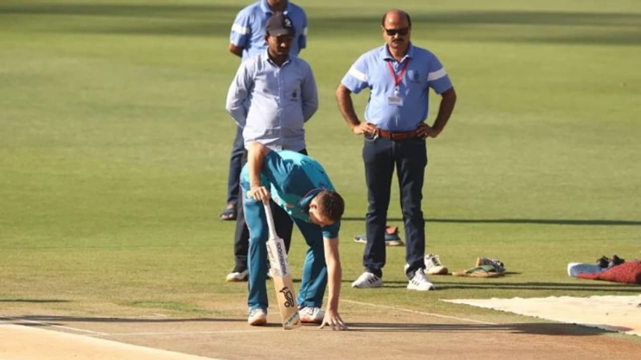 ഓസീസിന് ഇത് സുവർണാവസരം; ഇന്ഡോറിലെ പിച്ച് ഇന്ത്യയെ ചതിക്കുമോ? ഓസീസിന് ഇത് സുവർണാവസരം; ഇന്ഡോറിലെ പിച്ച് ഇന്ത്യയെ ചതിക്കുമോ?