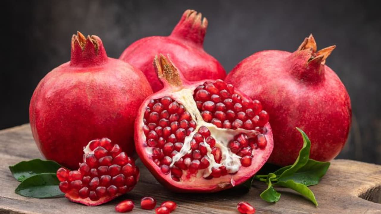 ദിവസവും മൂന്ന് മാതളം വീതം കഴിക്കാം; അറിയാം ഗുണങ്ങള്... ദിവസവും മൂന്ന് മാതളം വീതം കഴിക്കാം; അറിയാം ഗുണങ്ങള്...