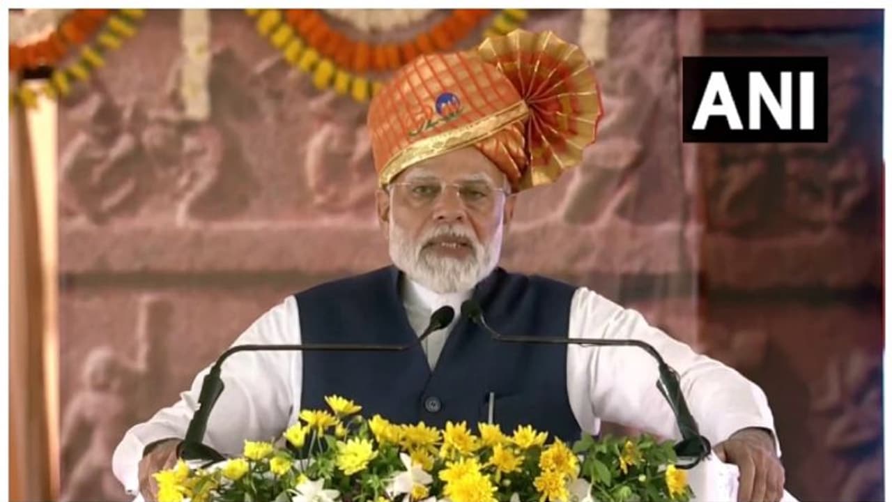 'ഖാർഗെ പ്രസിഡന്‍റായിരിക്കാം, പക്ഷേ ആരുടെ കയ്യിലാണ് റിമോട്ട് കൺട്രോൾ'; ഗാന്ധി കുടുംബത്തിനെതിരെ മോദി