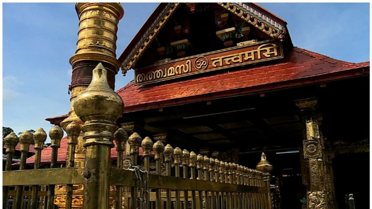 ശബരിമലയിലെ നടവരവ് സ്വർണം സ്‌ട്രോങ് റൂമിലെത്തിക്കുന്നതിൽ വീഴ്ച, 180 പവൻ സ്വർണ്ണമെത്തിച്ചത് ഇന്നലെ 