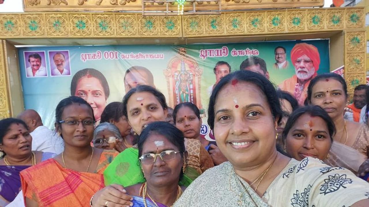 எனக்கு எதுவும் தெரியாது; அதிமுக முன்னாள் அமைச்சர்கள் டெல்லி பயணம் குறித்து வானதி விளக்கம் எனக்கு எதுவும் தெரியாது; அதிமுக முன்னாள் அமைச்சர்கள் டெல்லி பயணம் குறித்து வானதி விளக்கம்