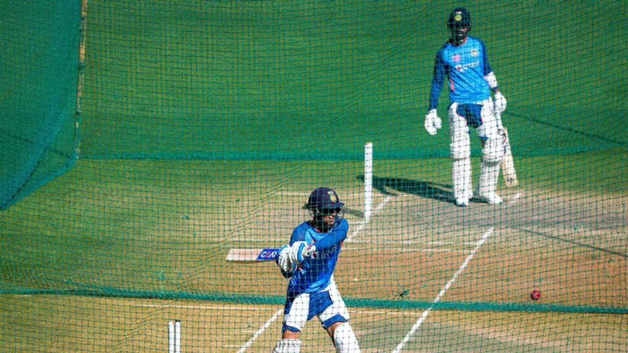 IND vs AUS 2022 23, 3rd Test: KL Rahul and Shubman Gill sweat it out simultaneously in nets IND vs AUS 2022 23, 3rd Test: KL Rahul and Shubman Gill sweat it out simultaneously in nets