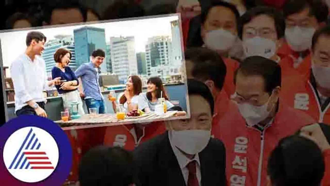 ಚಿಕ್ಕ ಸ್ಕರ್ಟ್ ಹಾಕ್ಕೊಂಡ್ರೆ ತೊಡೆ ಮುಚ್ಕೋಬೇಕು, ಹುಡುಗೀರು ನಗುವಾಗ ಬಾಯಿ ಮುಚ್ಕೋಬೇಕಿಲ್ಲಿ! ಚಿಕ್ಕ ಸ್ಕರ್ಟ್ ಹಾಕ್ಕೊಂಡ್ರೆ ತೊಡೆ ಮುಚ್ಕೋಬೇಕು, ಹುಡುಗೀರು ನಗುವಾಗ ಬಾಯಿ ಮುಚ್ಕೋಬೇಕಿಲ್ಲಿ!